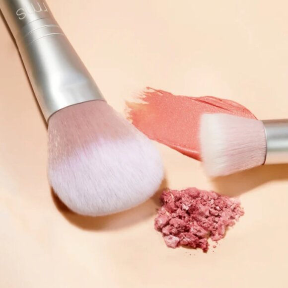 RMS Beauty Skin2Skin Powder Blush Brush | NEW PRODUCT - Picture 3 of 3